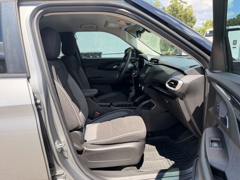 Used 2023 Chevrolet TrailBlazer LS FWD image 32