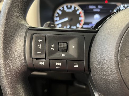 Used 2023 Nissan Rogue SV image 14