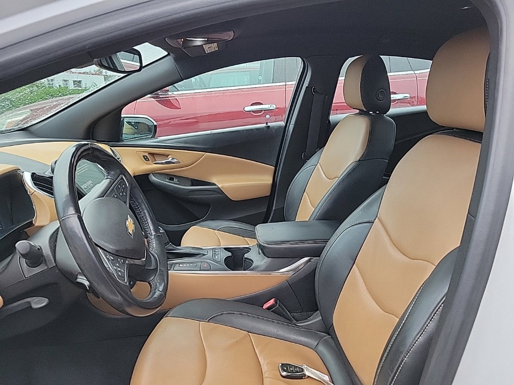 Used 2018 Chevrolet Volt Premier w/ Driver Confidence Package FWD image 6