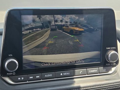 Used 2024 Nissan Rogue S FWD image 23