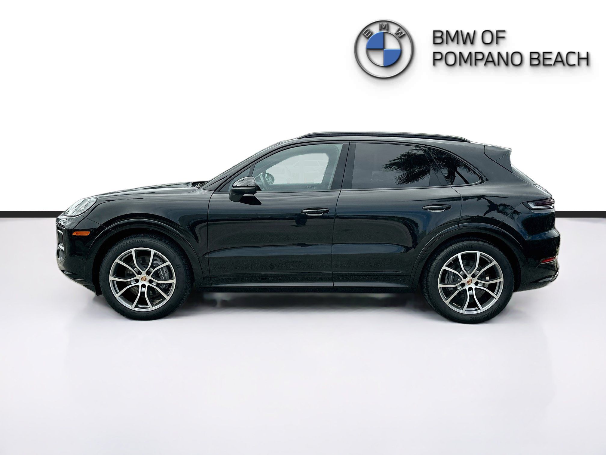 Used 2025 Porsche Cayenne AWD/4WD image 4