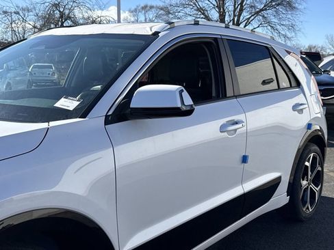 New 2025 Kia Niro EX Touring image 18