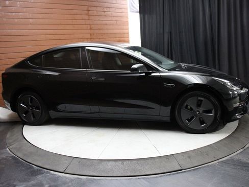 Used 2023 Tesla Model 3 Standard Range image 9