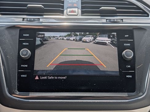 Used 2022 Volkswagen Tiguan SE AWD/4WD image 33