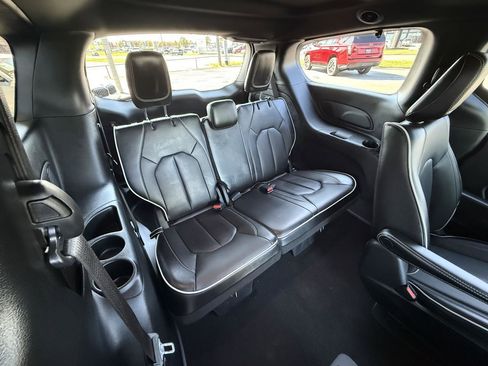 Used 2023 Chrysler Pacifica Limited w/ S Appearance Package image 40