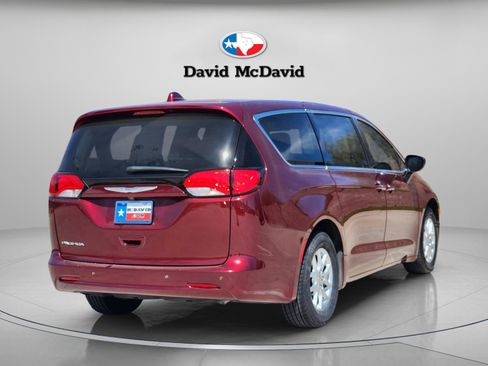 Used 2017 Chrysler Pacifica Touring image 6