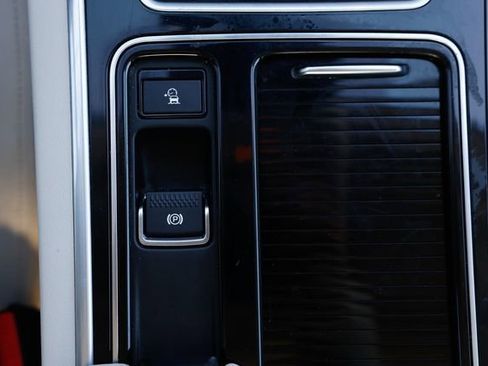 Used 2017 Jaguar XF Prestige image 40