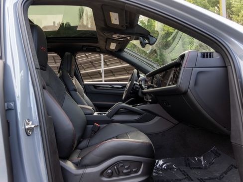 New 2026 Porsche Cayenne GTS image 55