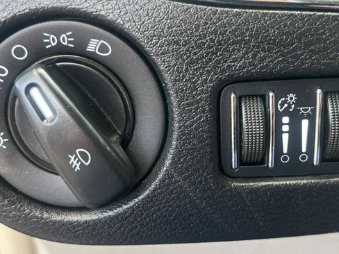 Used 2012 Chrysler Town & Country Touring-L w/ Entertainment Group #2 FWD image 18