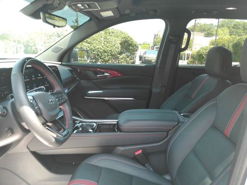 Certified 2024 Chevrolet Traverse RS w/ LPO, Floor Liner Package AWD/4WD image 11