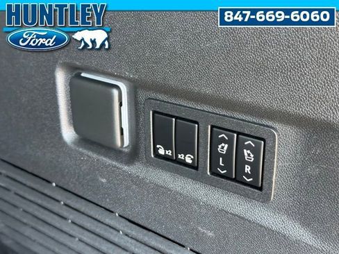 Used 2022 Chevrolet Suburban RST w/ Luxury Package image 15