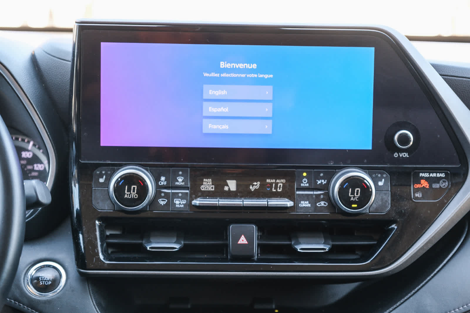 Used 2023 Toyota Highlander XLE FWD image 14