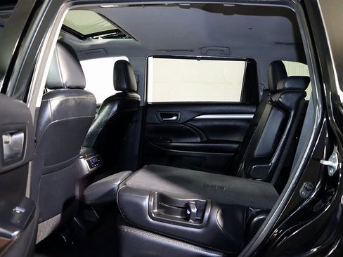 Used 2016 Toyota Highlander XLE image 15