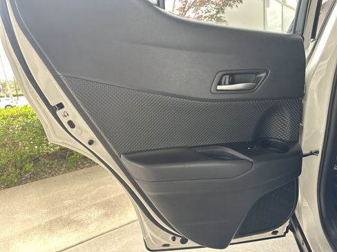 Used 2018 Toyota C-HR XLE image 18