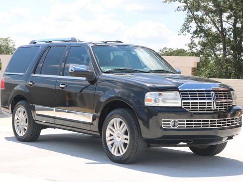 Used 2014 Lincoln Navigator 2WD image 30