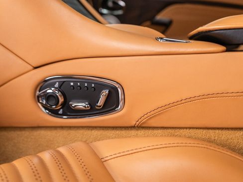 Used 2017 Aston Martin DB11 V12 RWD image 39