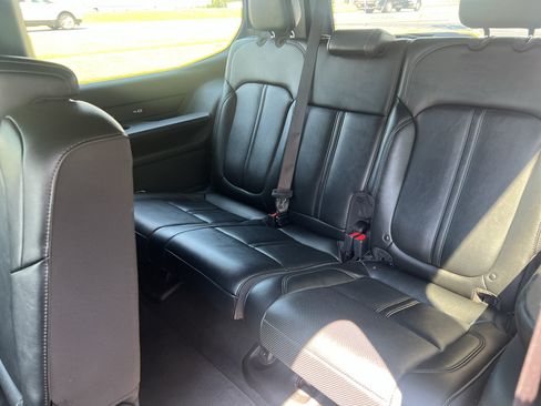 Used 2024 Jeep Wagoneer Series II w/ Flexible Seating Group RWD image 18