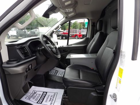 Used 2023 Ford Transit 250 Low Roof RWD image 17