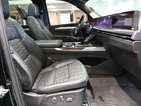 Used 2025 Cadillac Escalade ESV Sport Platinum w/ LPO, Floor Liner Package image 14