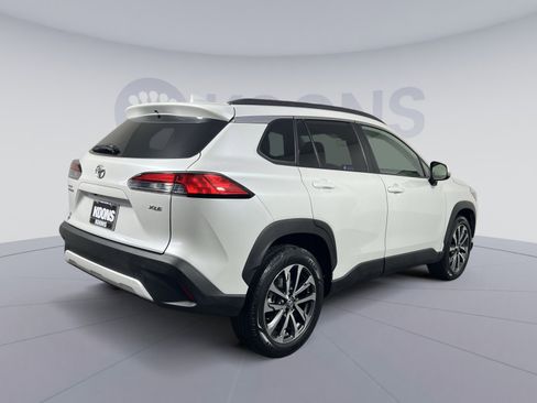 Used 2023 Toyota Corolla Cross XLE image 7