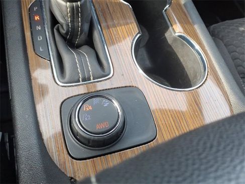 Used 2019 GMC Acadia SLE image 19