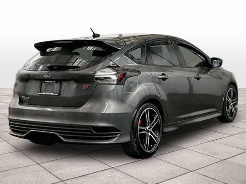 Used 2017 Ford Focus ST w/ Equipment Group 401A FWD image 11
