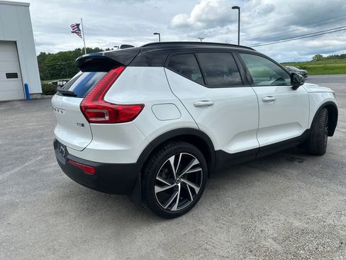 Used 2021 Volvo XC40 T5 R-Design w/ Climate Package AWD/4WD image 5