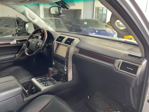 Used 2015 Lexus GX 460 image 35