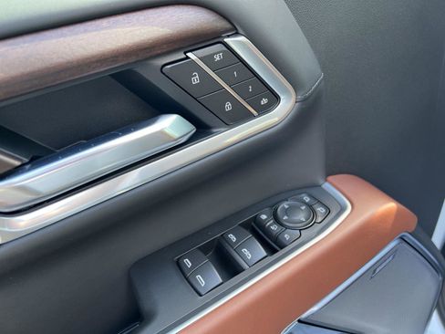 New 2026 GMC Sierra 2500 Denali Ultimate AWD/4WD image 17