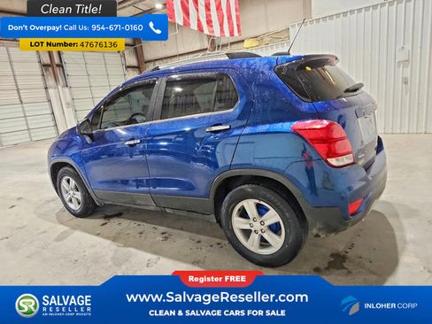 Used 2020 Chevrolet Trax LT w/ LT Convenience Package FWD image 3