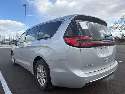 Certified 2024 Chrysler Pacifica Touring-L image 3