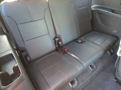 Used 2023 Chevrolet Traverse RS image 20