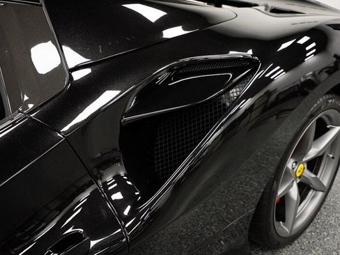 Used 2021 Ferrari F8 Tributo image 40