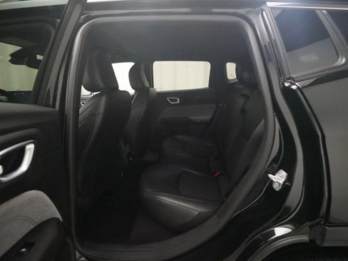 Used 2024 Jeep Compass Latitude AWD/4WD image 15