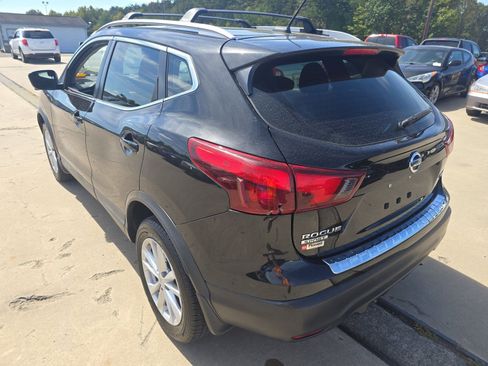 Used 2018 Nissan Rogue Sport SV w/ SV Technology Package image 8
