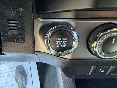 Used 2022 Toyota Tacoma TRD Sport AWD/4WD image 28