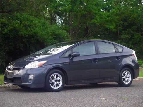 Used 2010 Toyota Prius Five FWD image 1
