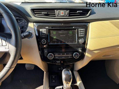 Used 2020 Nissan Rogue SL image 20