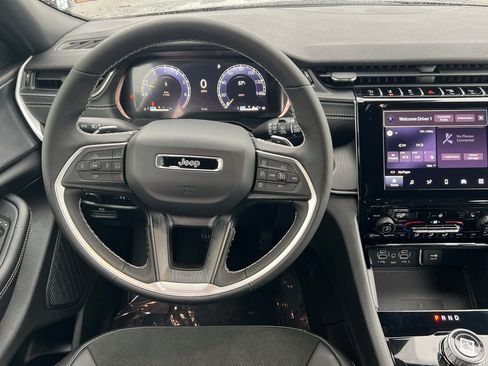 New 2025 Jeep Grand Cherokee L Altitude image 15