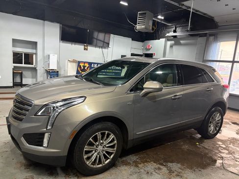 Used 2017 Cadillac XT5 Luxury w/ Driver Awareness Package image 7