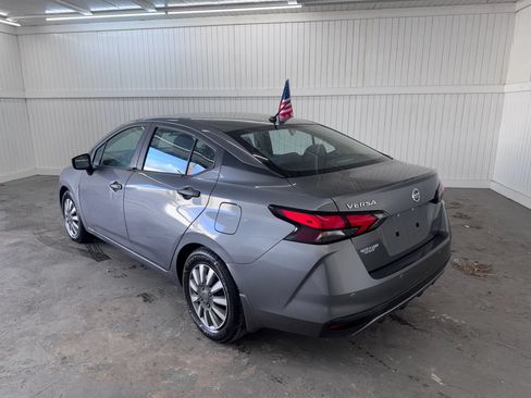 Used 2021 Nissan Versa S FWD image 7