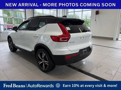 Used 2022 Volvo XC40 T5 R-Design w/ Climate Package AWD/4WD image 4