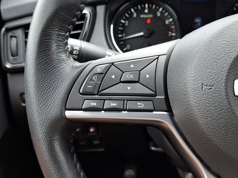Used 2019 Nissan Rogue SV AWD/4WD image 21