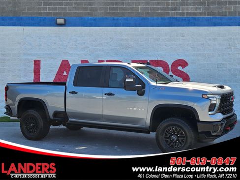 Used 2025 Chevrolet Silverado 2500 ZR2 w/ Technology Package AWD/4WD image 1