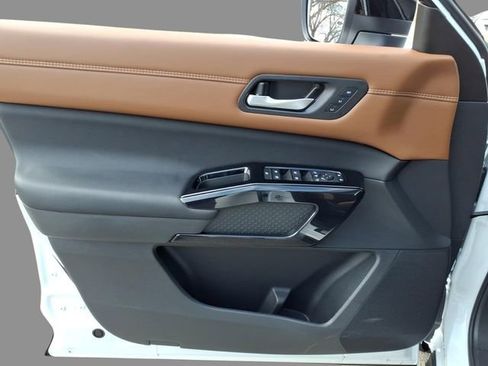 New 2026 Nissan Pathfinder Platinum image 16