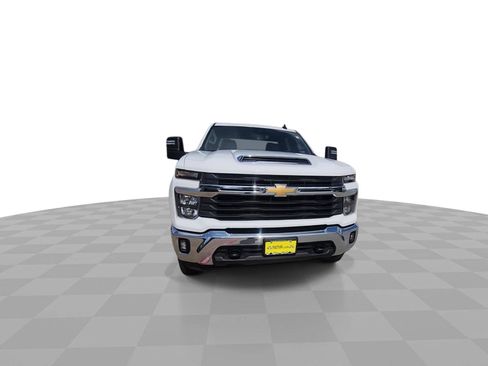 Used 2024 Chevrolet Silverado 2500 LT AWD/4WD image 3