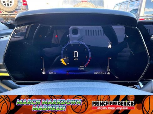 Used 2024 Chevrolet Trax ACTIV w/ Sunroof Package image 17