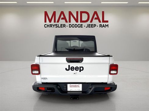 Used 2022 Jeep Gladiator Sport image 7