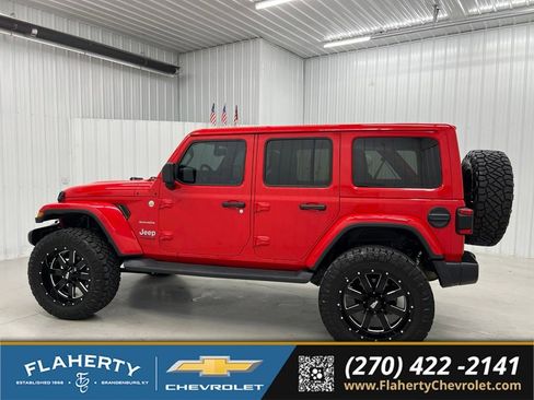 Used 2018 Jeep Wrangler Unlimited Sahara AWD/4WD image 5