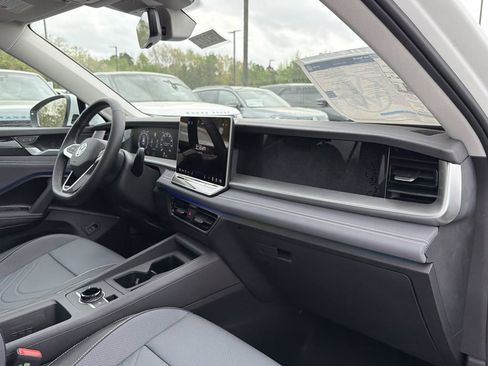 New 2026 Volkswagen Tiguan SE image 19